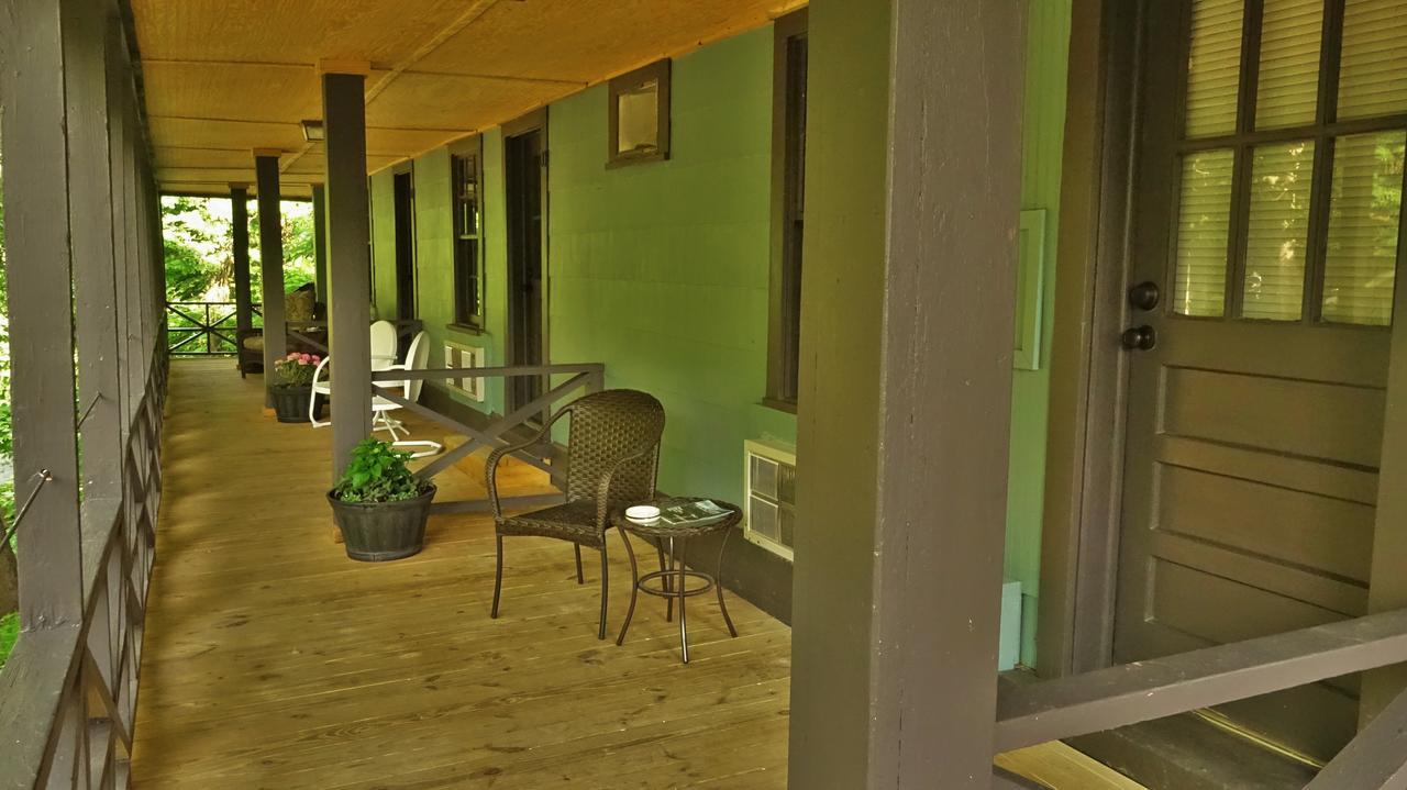 Riverside Lodge At 烟囱岩 外观 照片