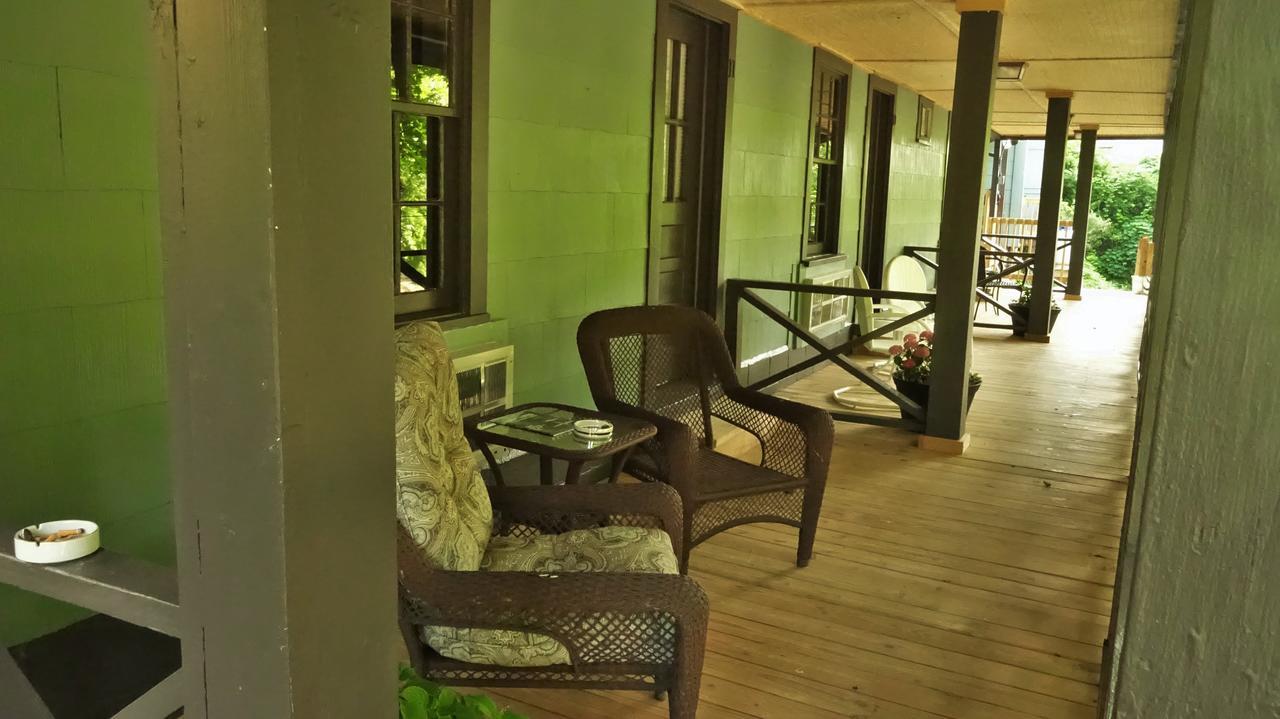 Riverside Lodge At 烟囱岩 外观 照片