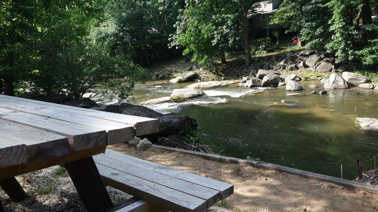 Riverside Lodge At 烟囱岩 外观 照片