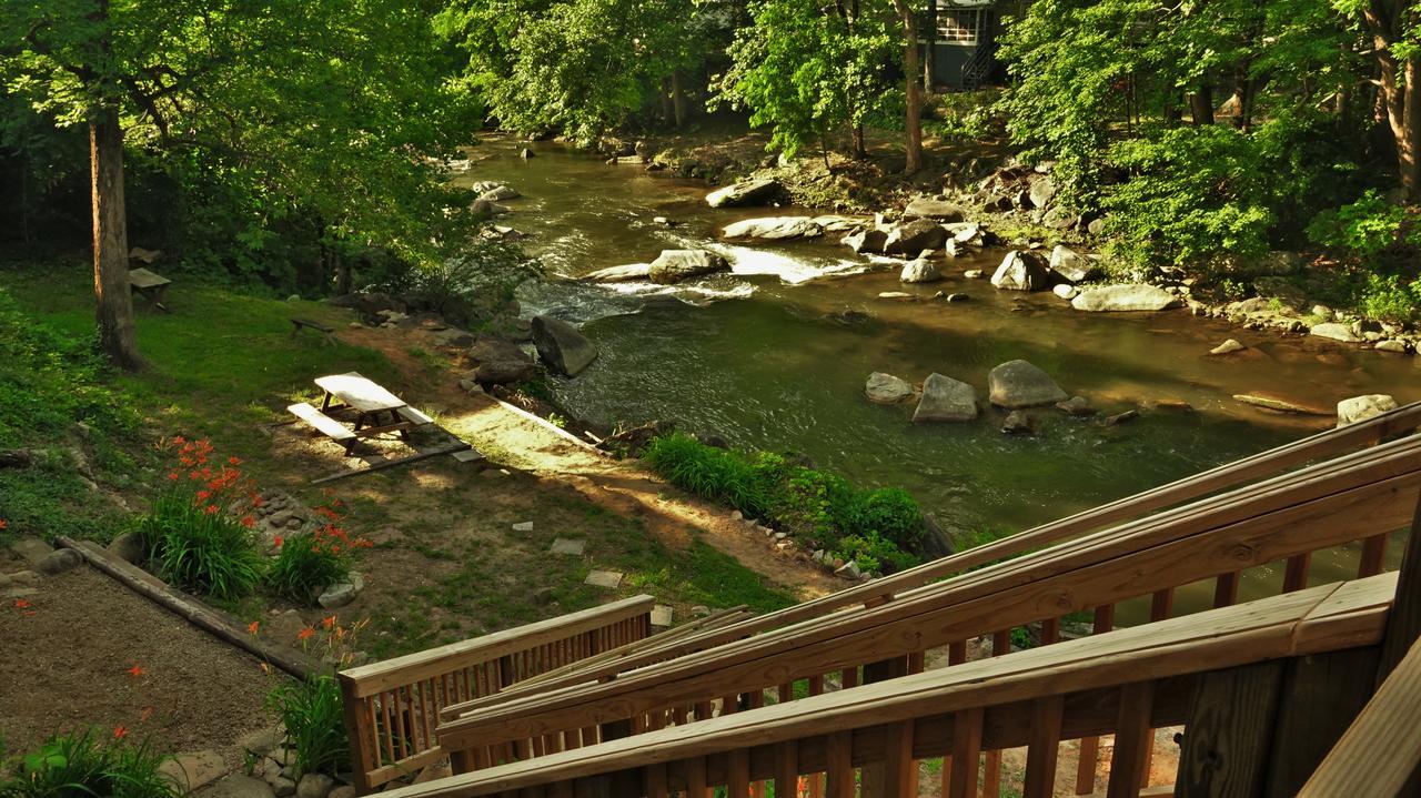 Riverside Lodge At 烟囱岩 外观 照片