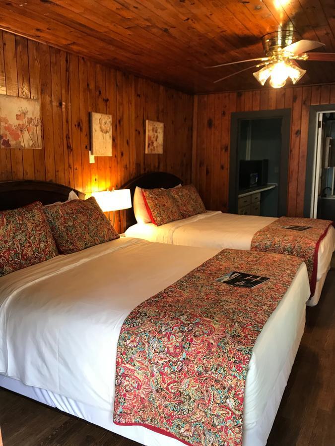 Riverside Lodge At 烟囱岩 外观 照片