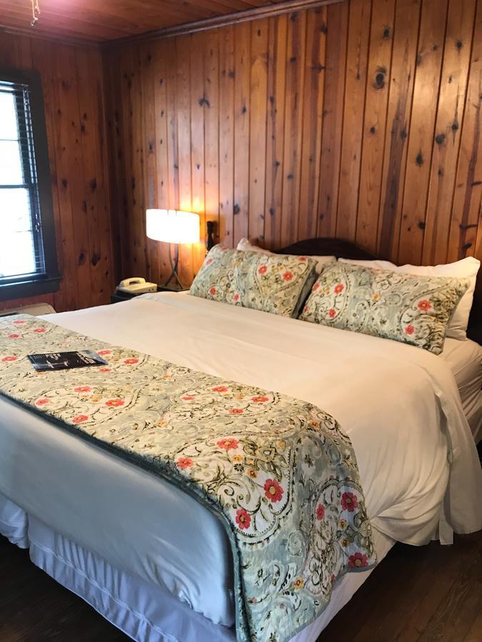 Riverside Lodge At 烟囱岩 外观 照片