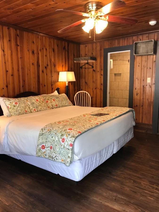 Riverside Lodge At 烟囱岩 外观 照片