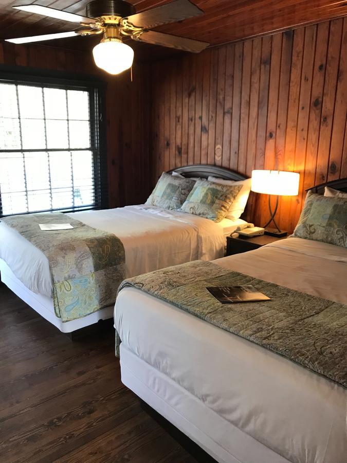 Riverside Lodge At 烟囱岩 外观 照片