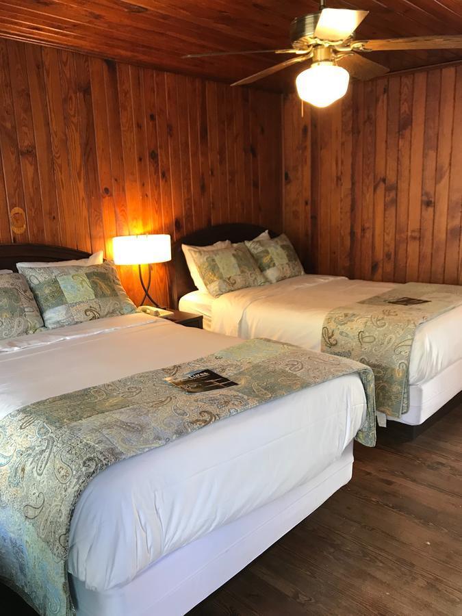 Riverside Lodge At 烟囱岩 外观 照片