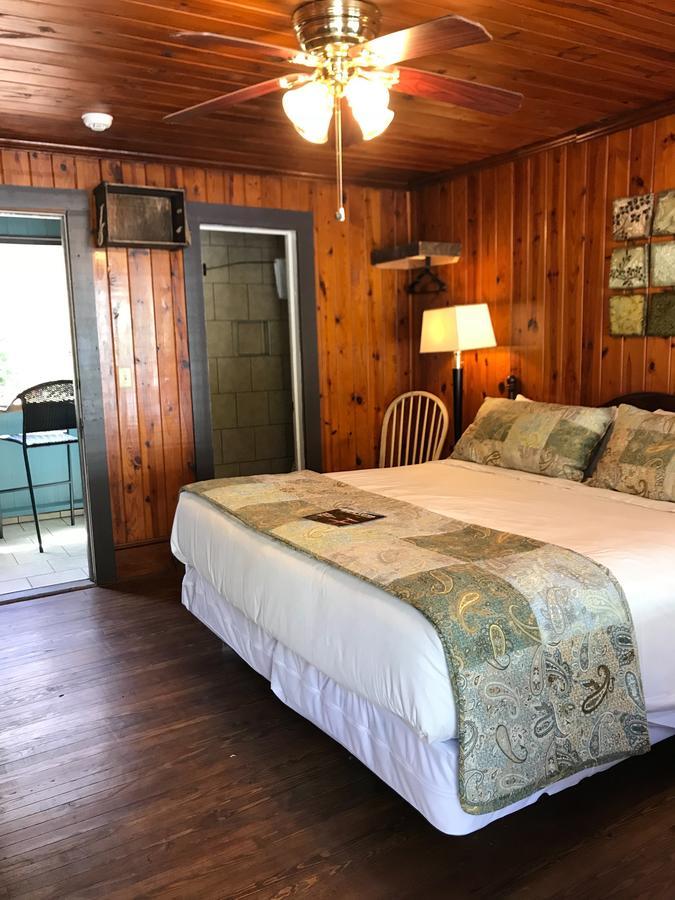 Riverside Lodge At 烟囱岩 外观 照片