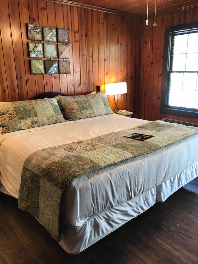 Riverside Lodge At 烟囱岩 外观 照片