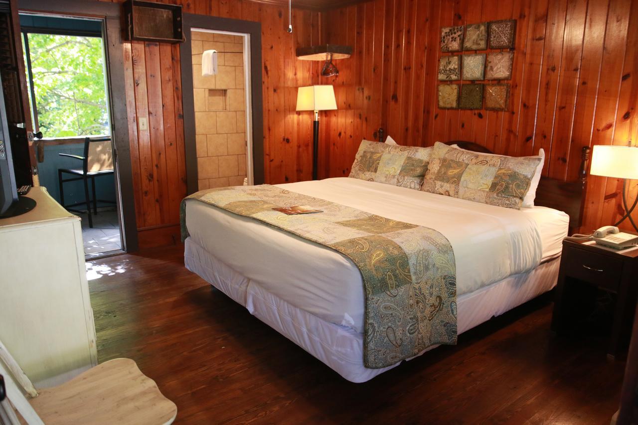 Riverside Lodge At 烟囱岩 外观 照片