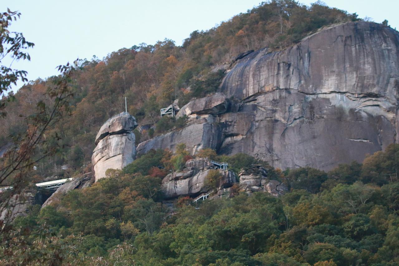 Riverside Lodge At 烟囱岩 外观 照片