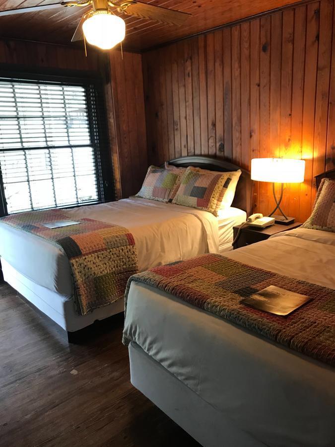 Riverside Lodge At 烟囱岩 外观 照片