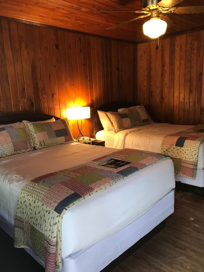 Riverside Lodge At 烟囱岩 外观 照片