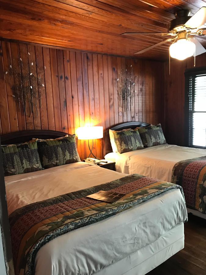 Riverside Lodge At 烟囱岩 外观 照片