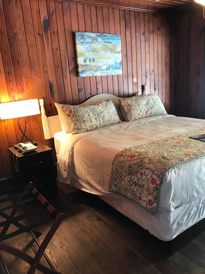 Riverside Lodge At 烟囱岩 外观 照片